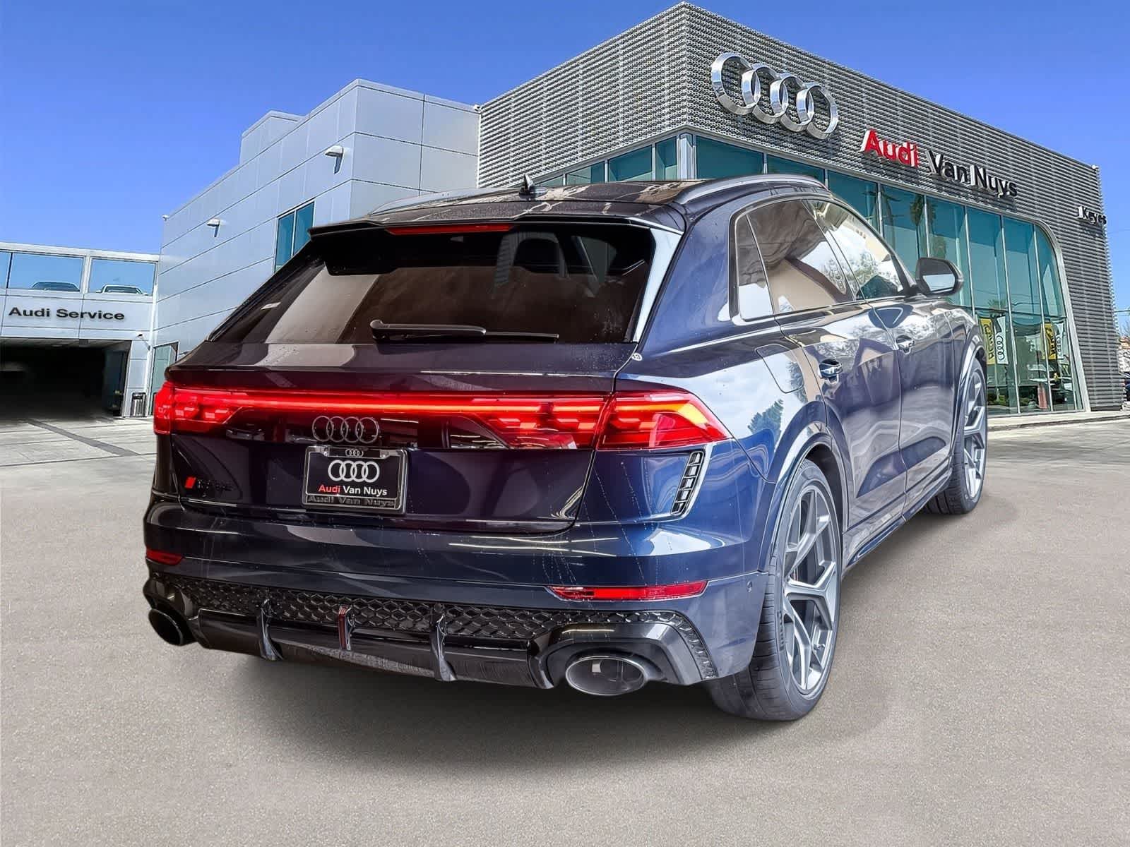 Thumbnail: 2026 Audi RS Q8 - 4