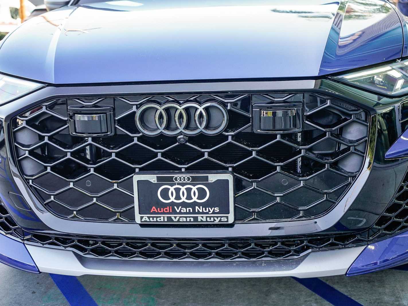 Thumbnail: 2025 Audi RS Q8 - 8