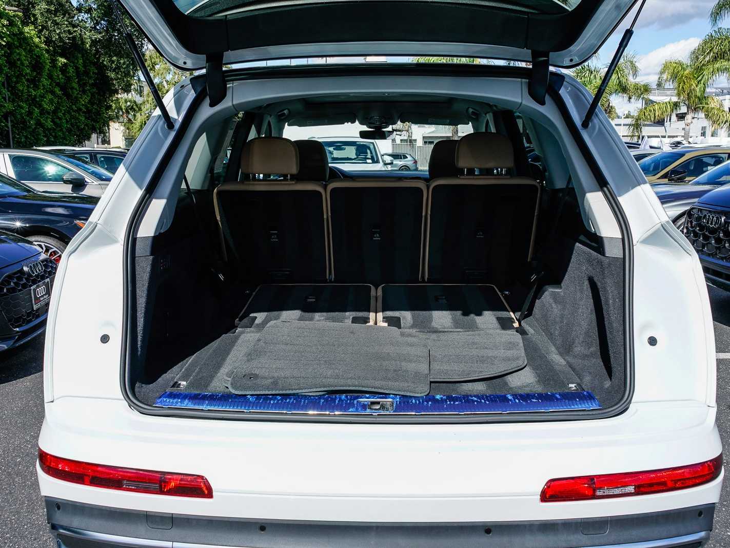 Thumbnail: 2023 Audi Q7 - 28