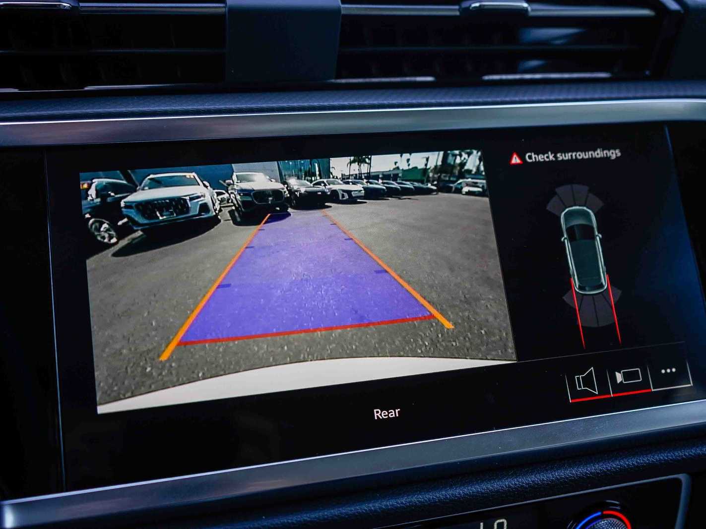 Thumbnail: 2025 Audi Q3 - 23