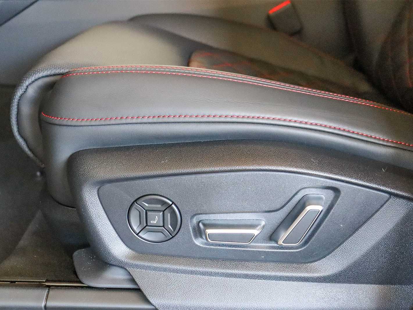 Thumbnail: 2026 Audi SQ8 - 21