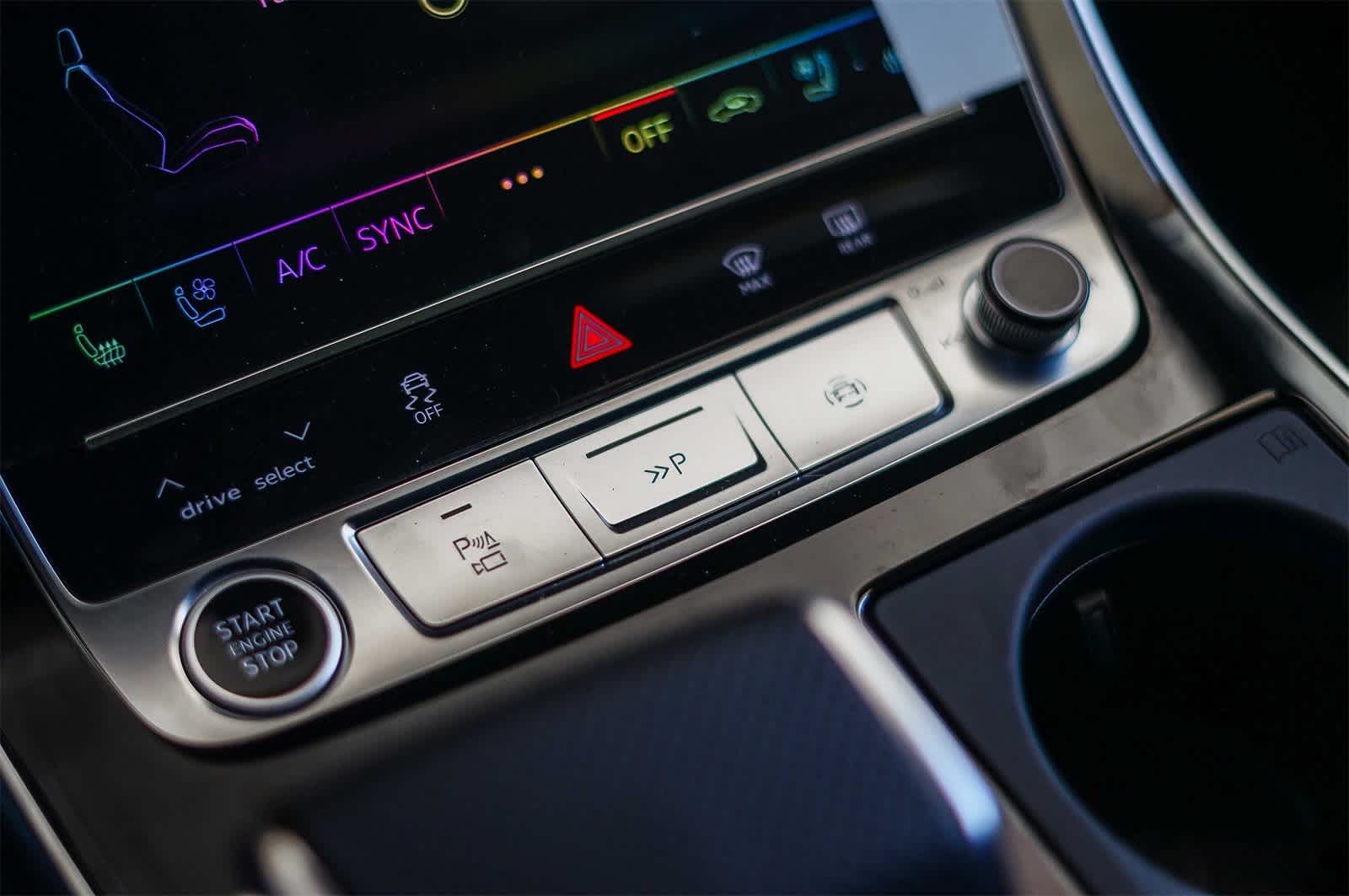 Thumbnail: 2025 Audi RS Q8 - 25