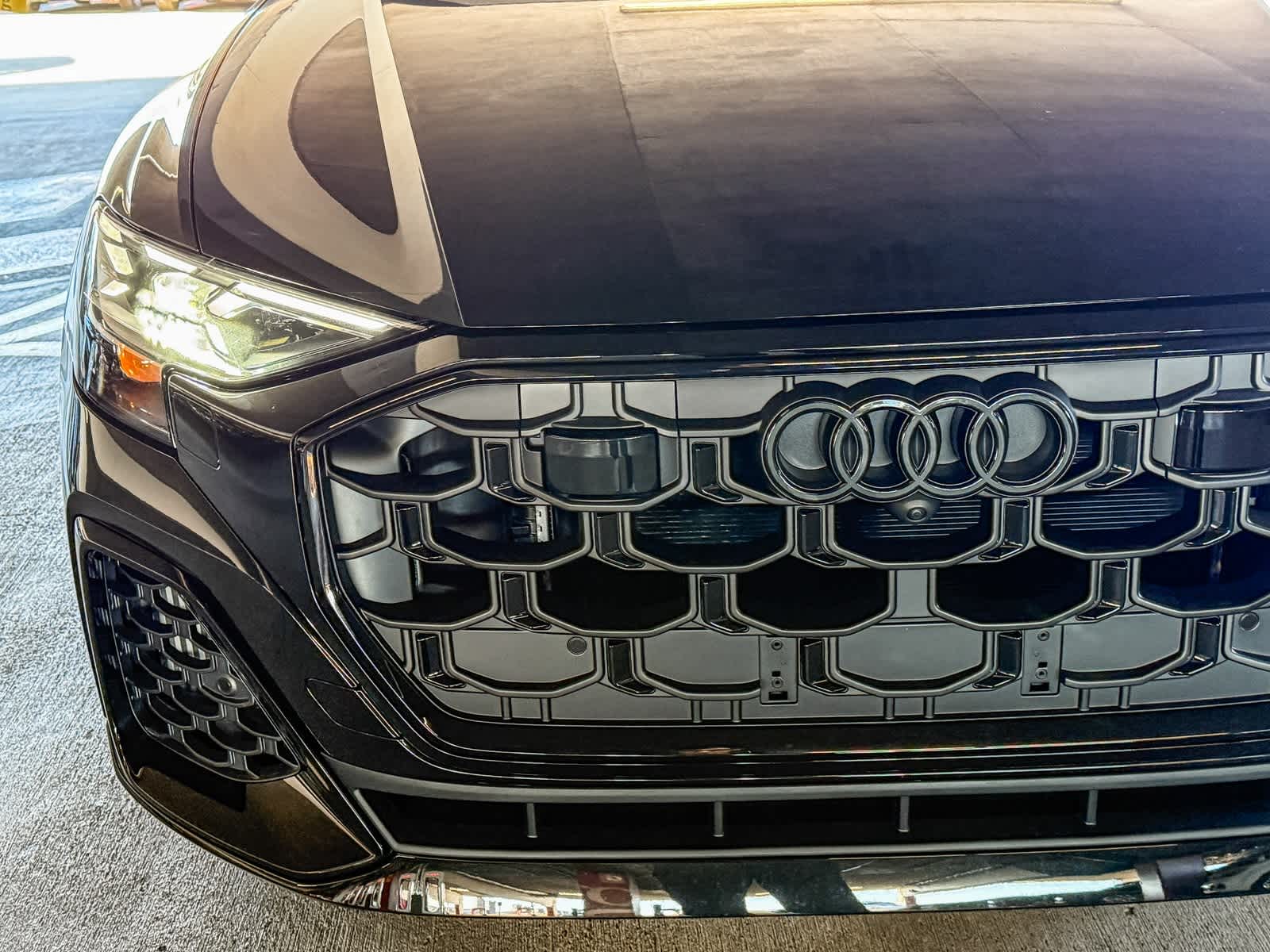 Thumbnail: 2026 Audi SQ8 - 11