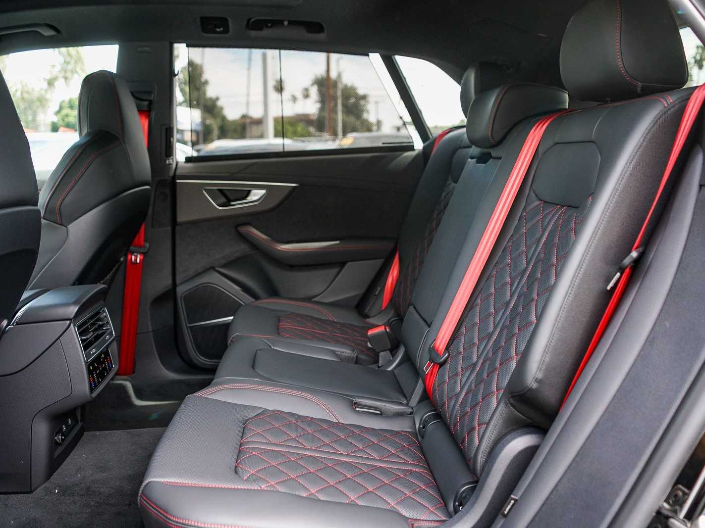 Thumbnail: 2026 Audi Q8 - 18