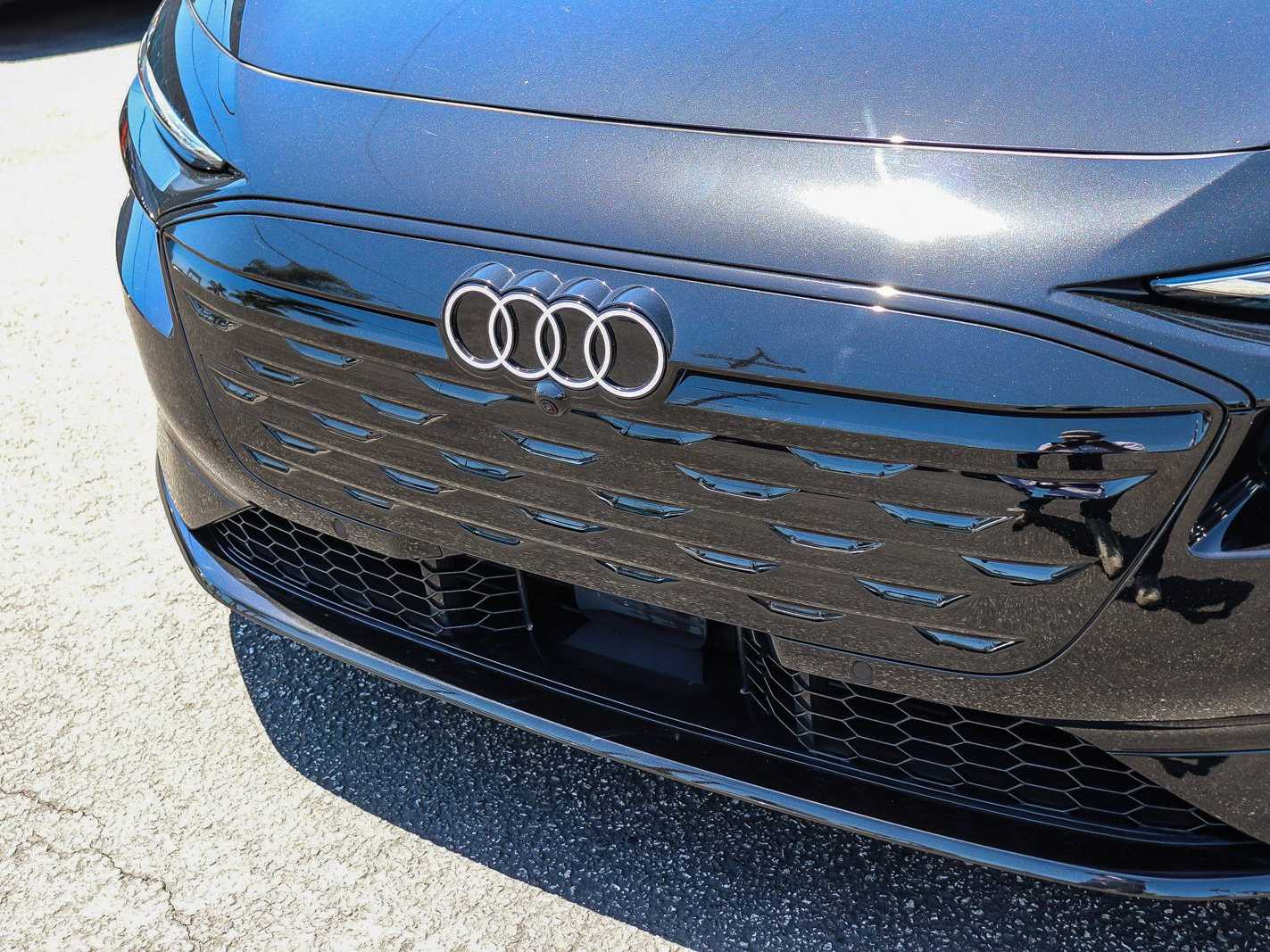 Thumbnail: 2025 Audi e-tron - 6