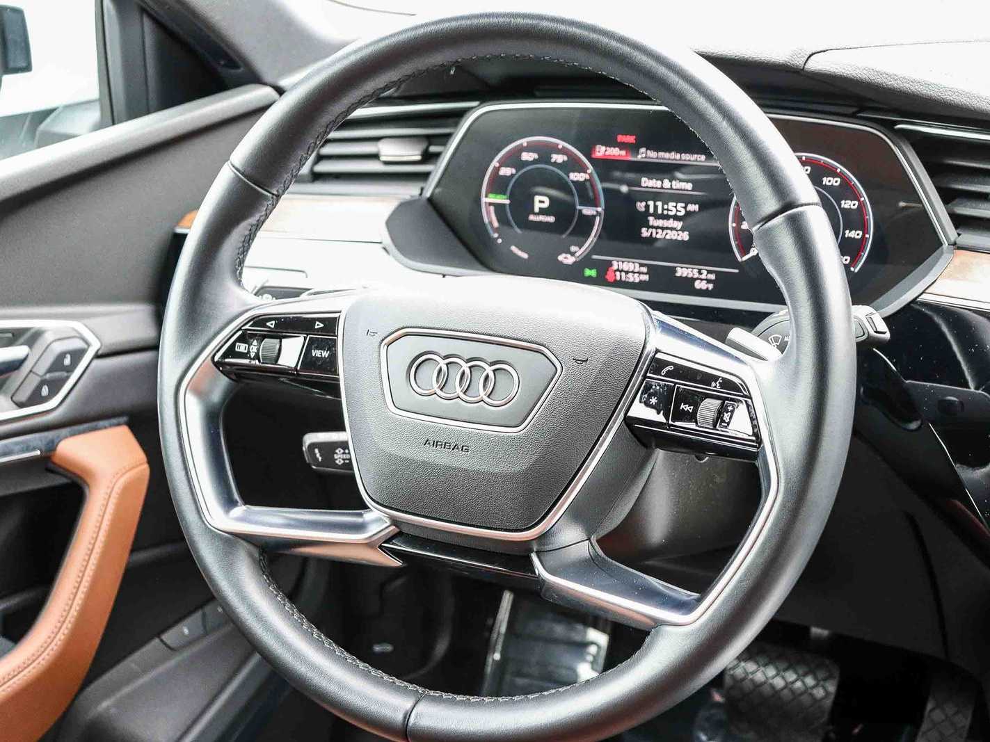 Thumbnail: 2023 Audi e-tron - 16