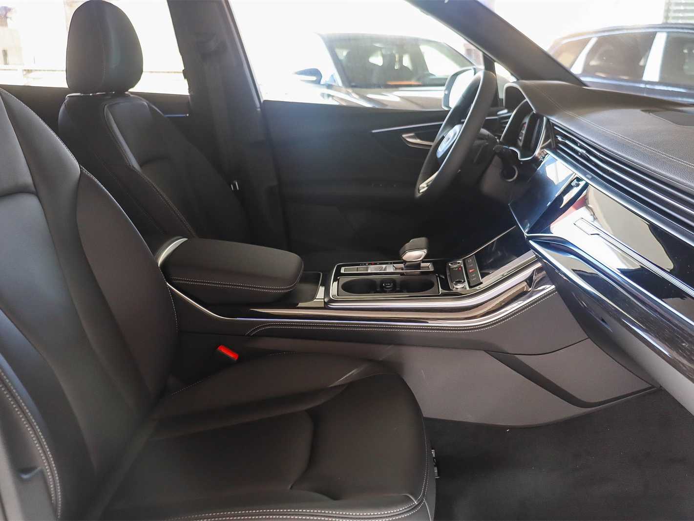 Thumbnail: 2026 Audi Q7 - 17