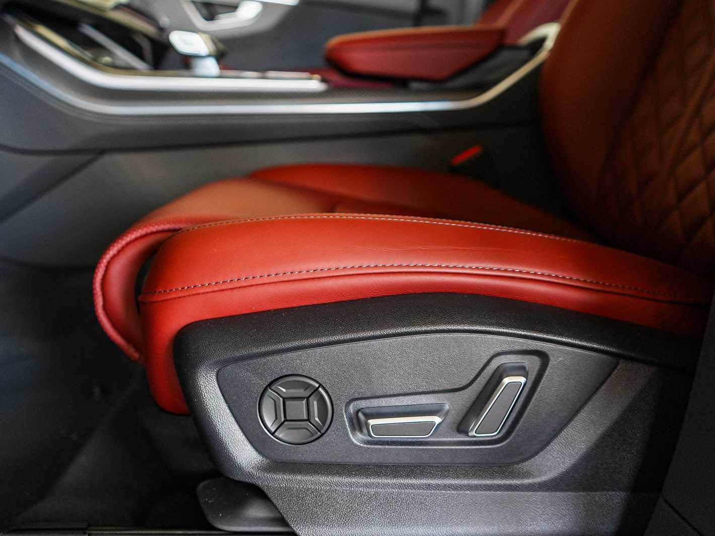 Thumbnail: 2026 Audi SQ8 - 21