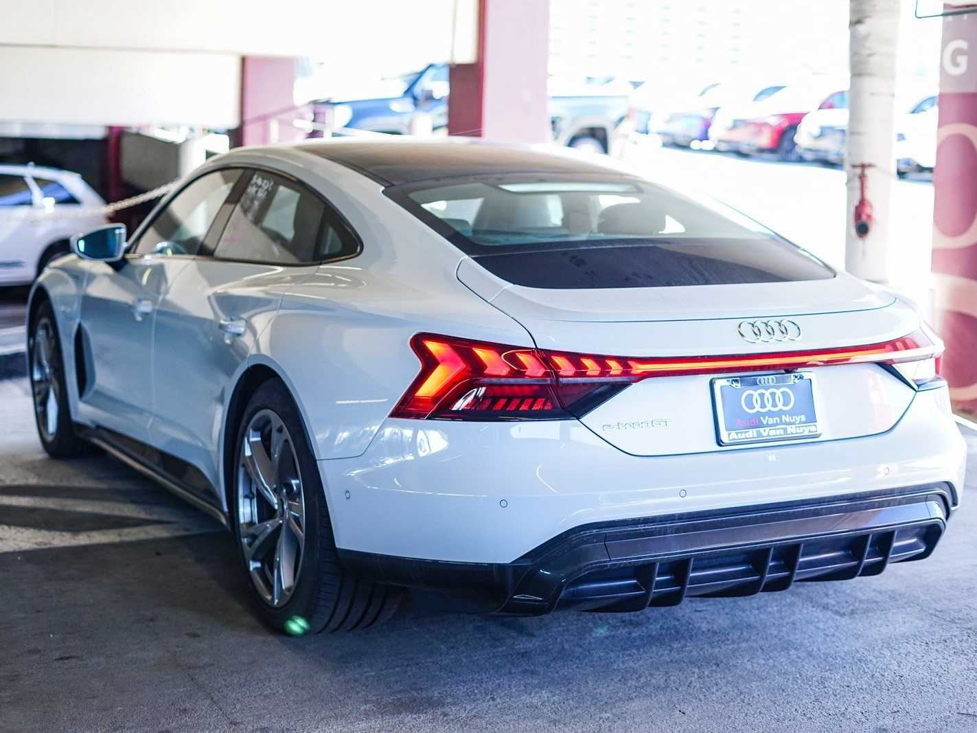 Thumbnail: 2023 Audi e-tron GT - 2