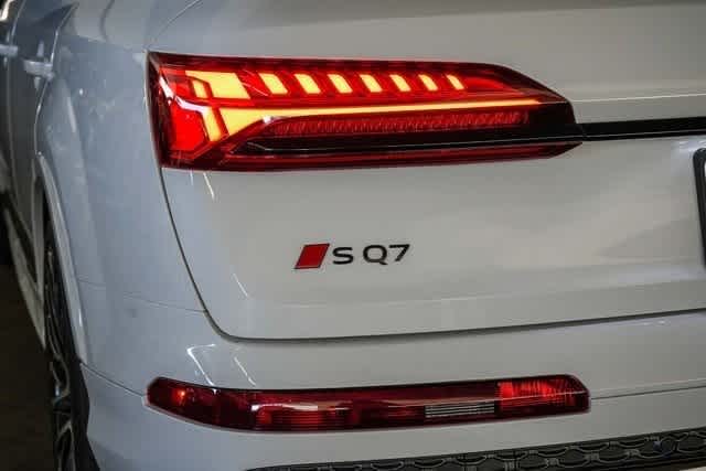 Thumbnail: 2025 Audi SQ7 - 13