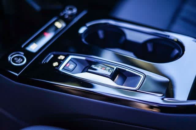 Thumbnail: 2025 Audi Q6 e-tron - 20