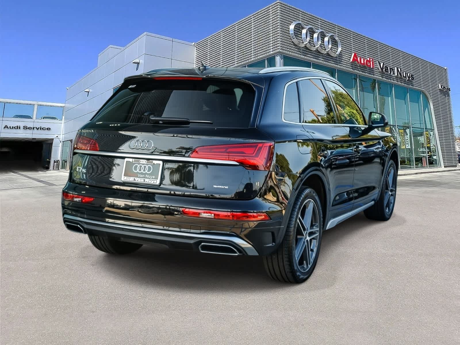 Thumbnail: 2023 Audi Q5 - 4