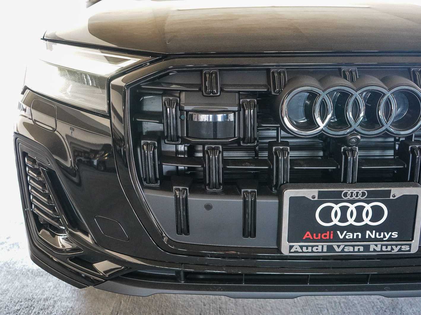 Thumbnail: 2026 Audi Q7 - 11