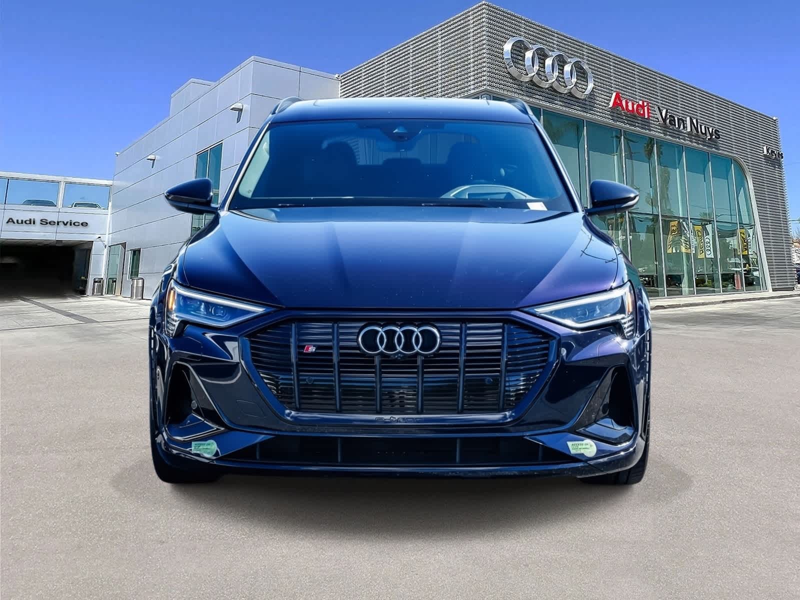 Thumbnail: 2023 Audi e-tron S - 6