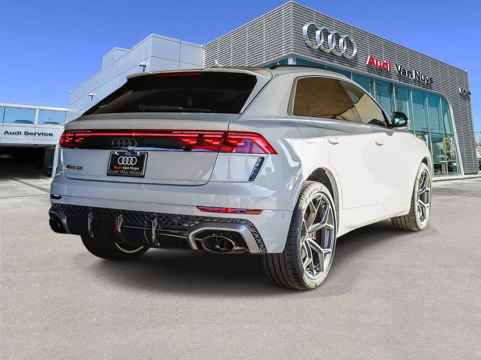 Thumbnail: 2025 Audi RS Q8 - 4