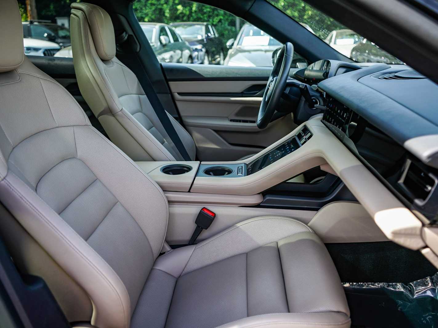 Thumbnail: 2023 Porsche Taycan - 16