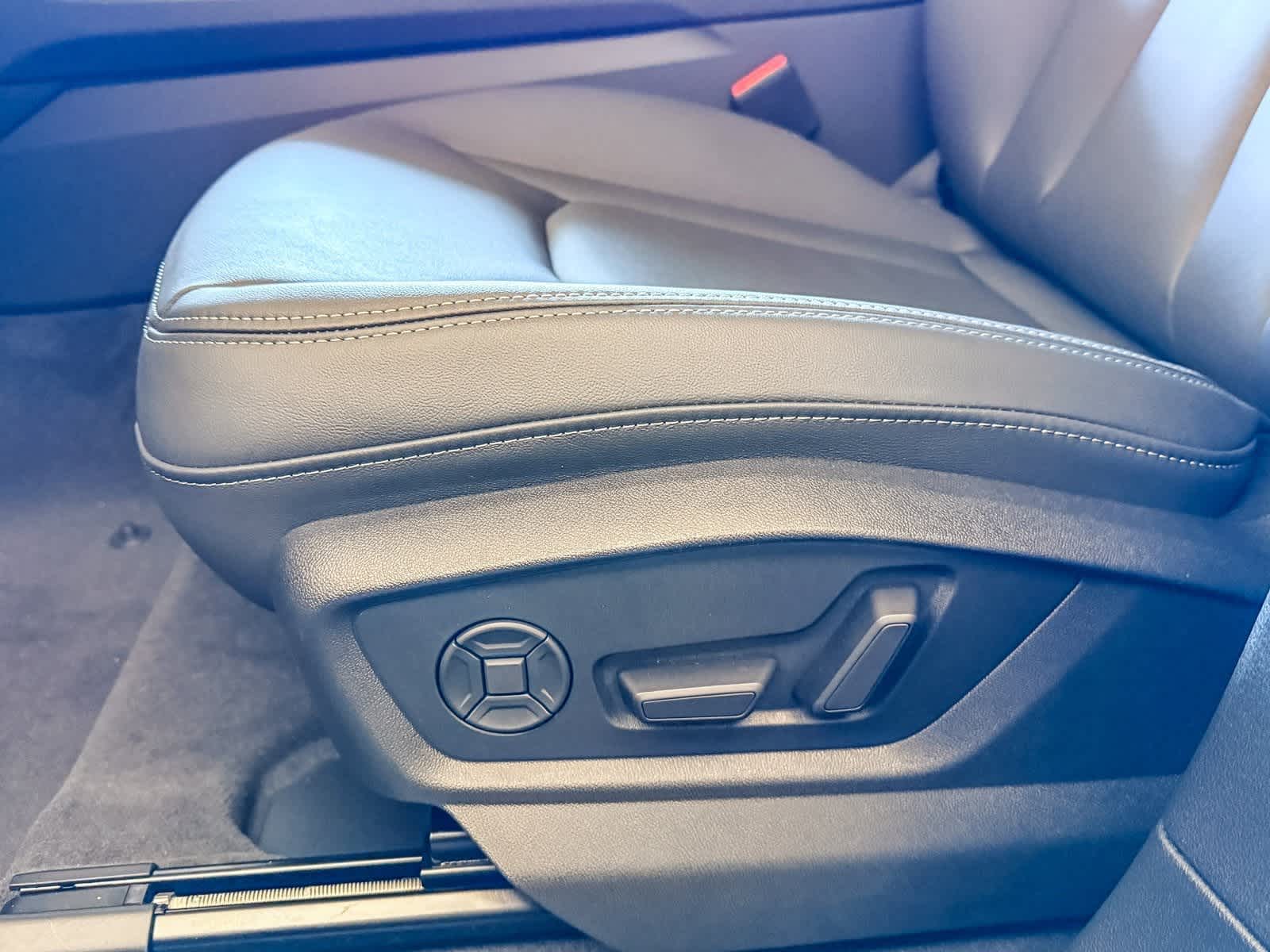 Thumbnail: 2026 Audi Q8 - 21