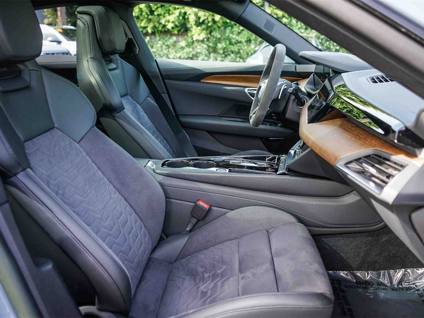 Thumbnail: 2023 Audi e-tron GT - 16