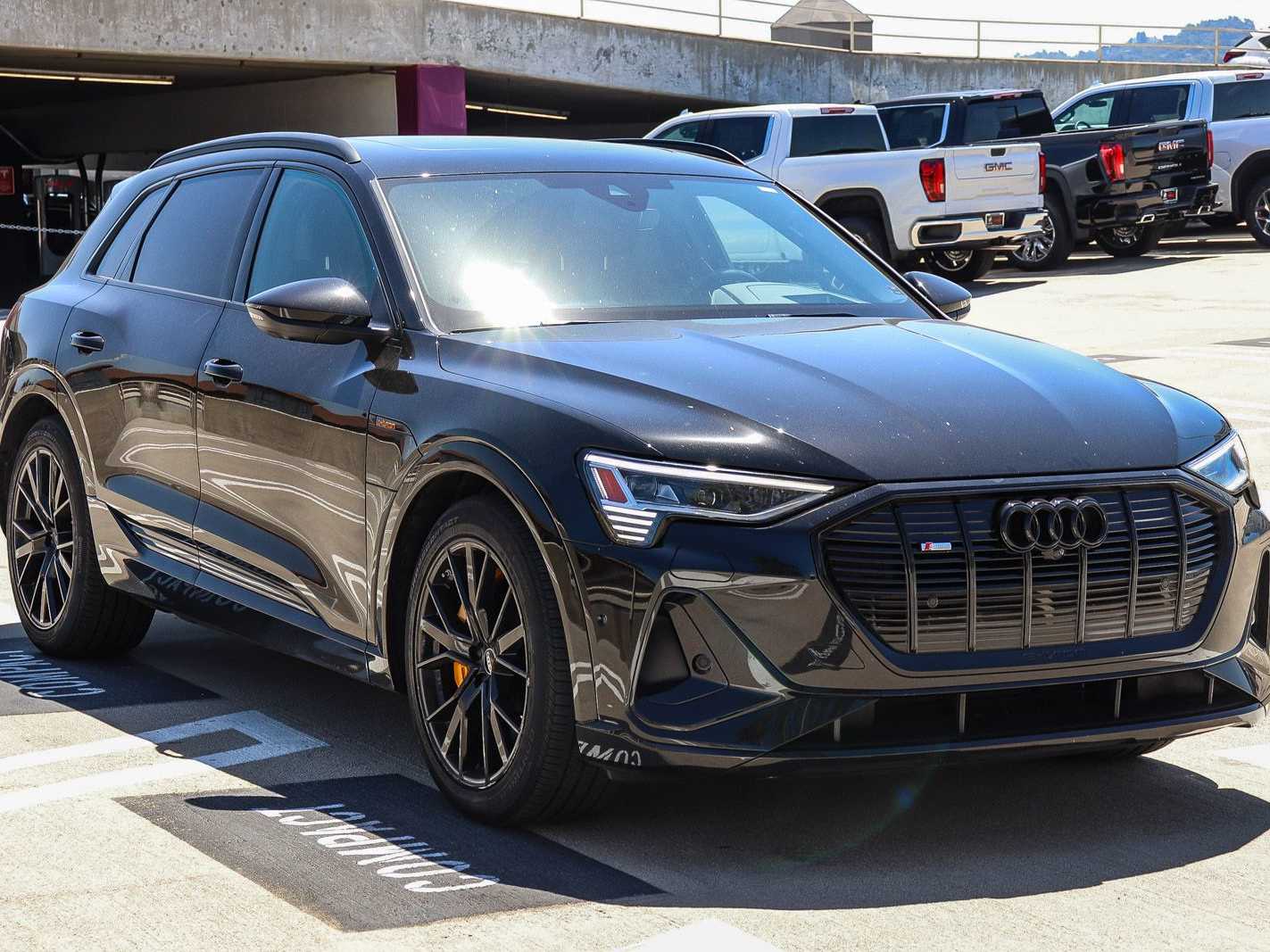 Thumbnail: 2023 Audi e-tron - 5
