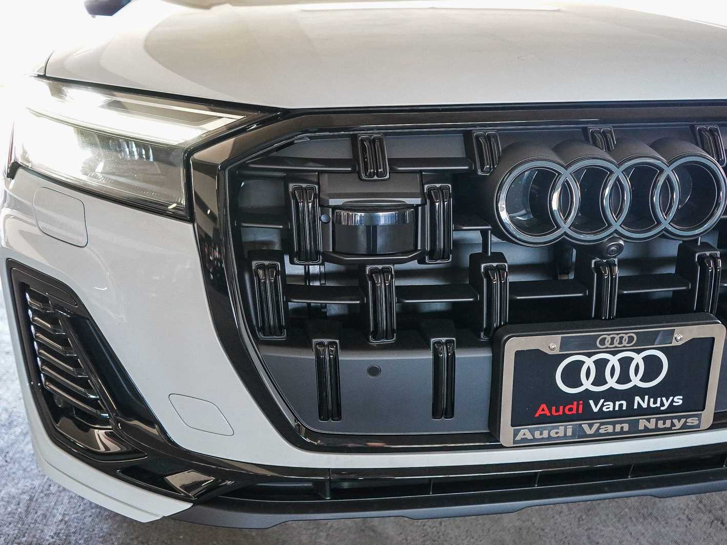 Thumbnail: 2026 Audi Q7 - 11
