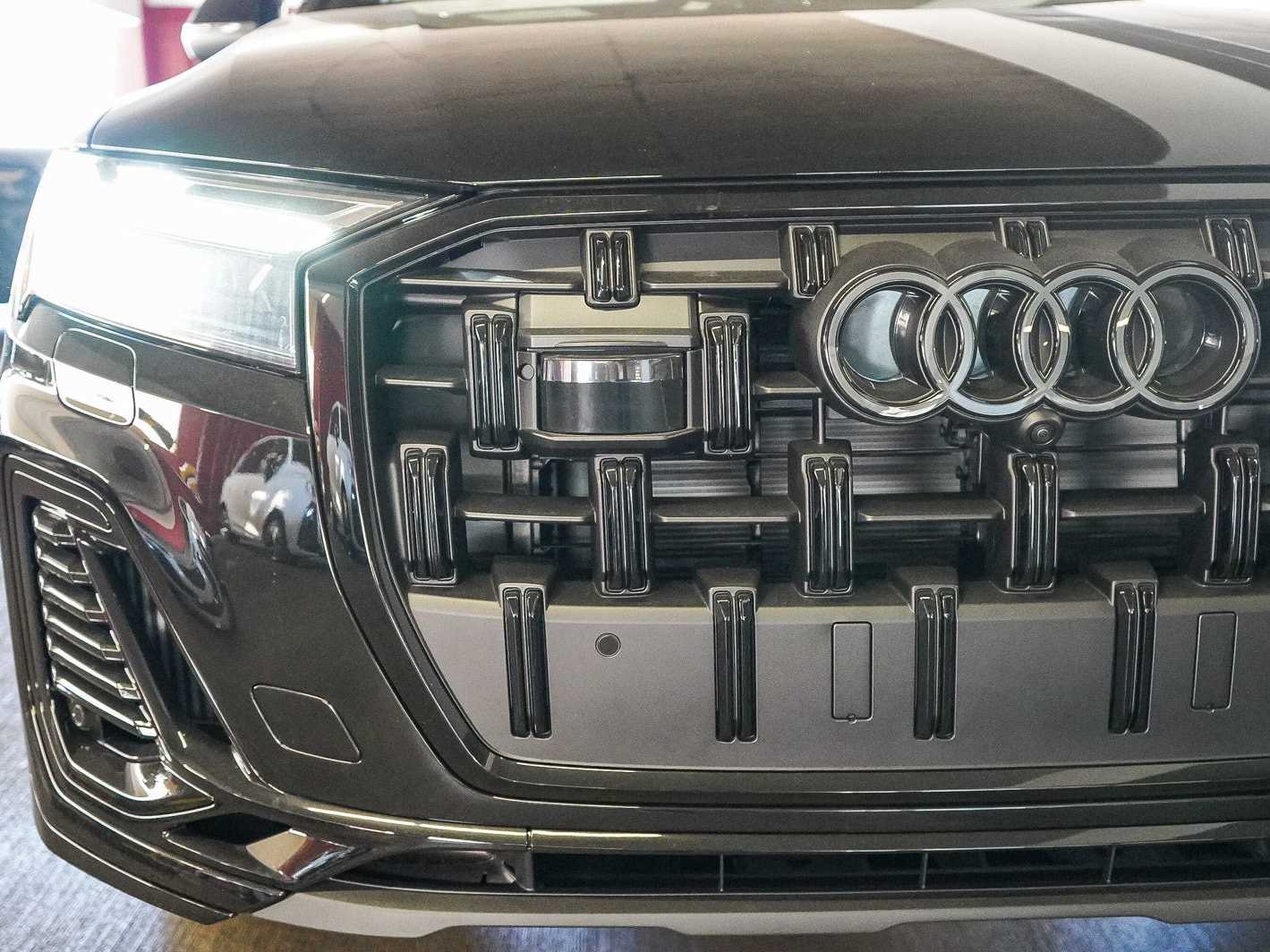 Thumbnail: 2026 Audi Q7 - 11