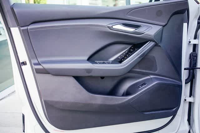 Thumbnail: 2025 Audi Q6 e-tron - 19