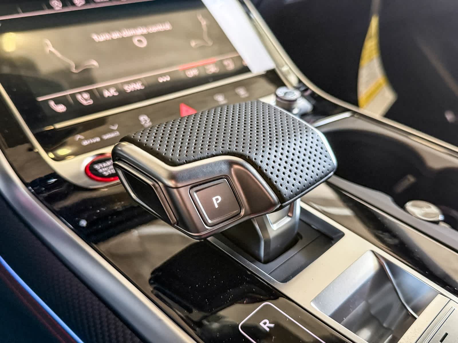 Thumbnail: 2026 Audi RS Q8 - 24