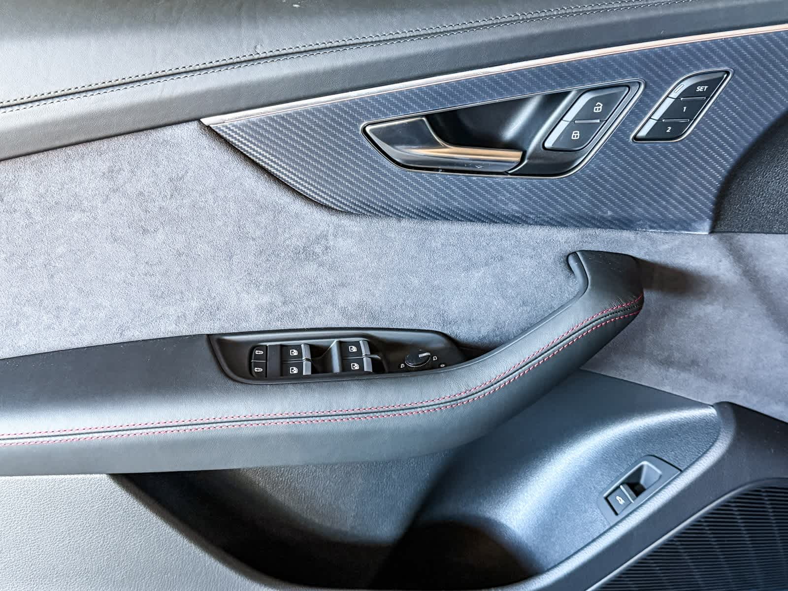 Thumbnail: 2026 Audi SQ8 - 22