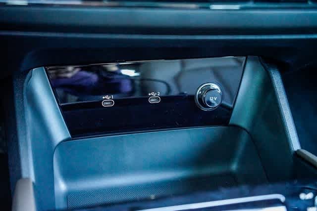 Thumbnail: 2025 Audi e-tron S - 22