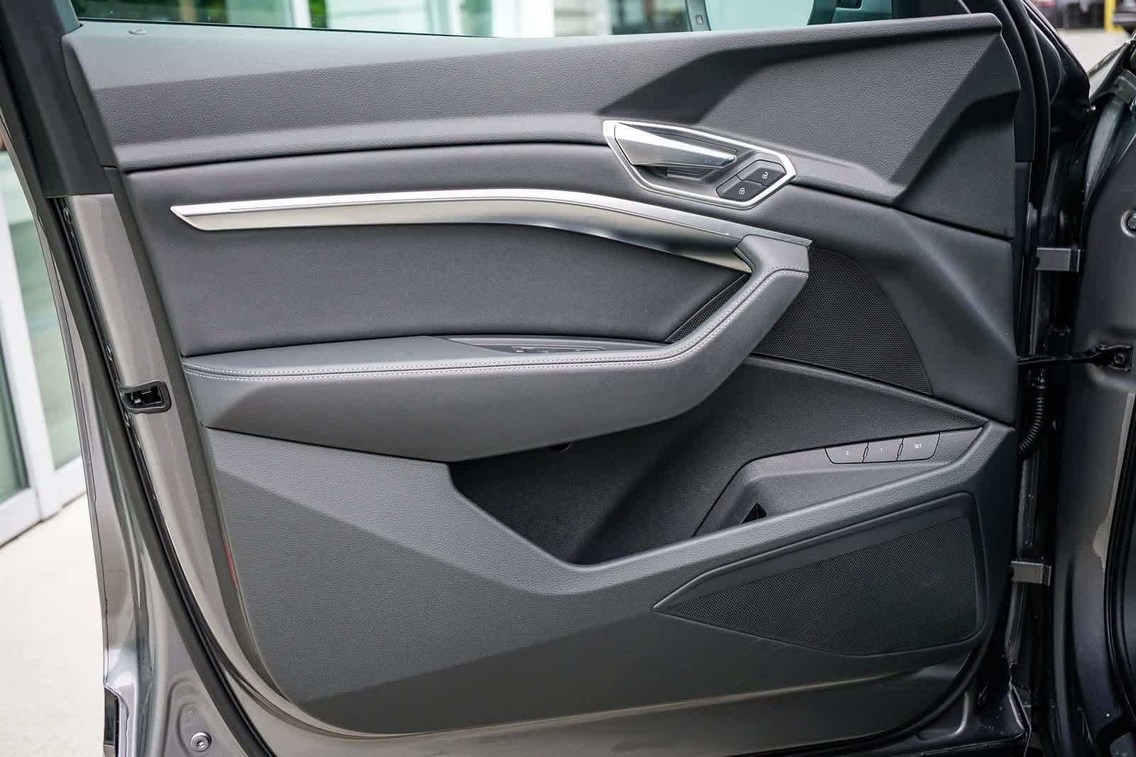 Thumbnail: 2023 Audi e-tron - 19