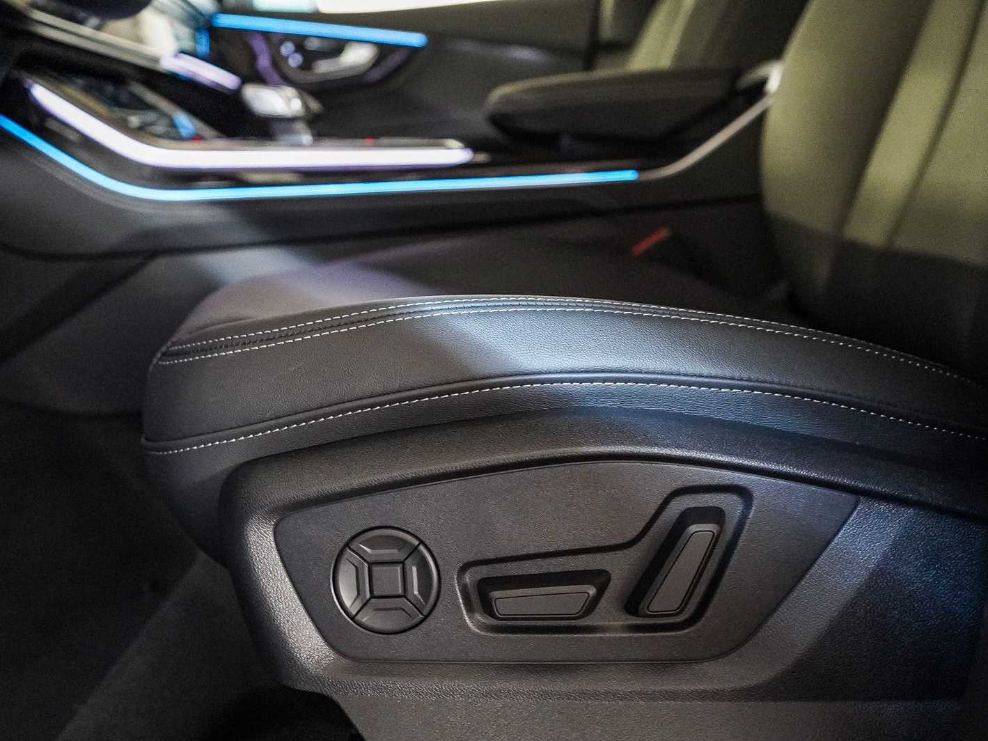 Thumbnail: 2026 Audi Q7 - 21