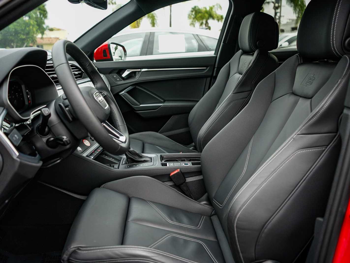 Thumbnail: 2025 Audi Q3 - 17