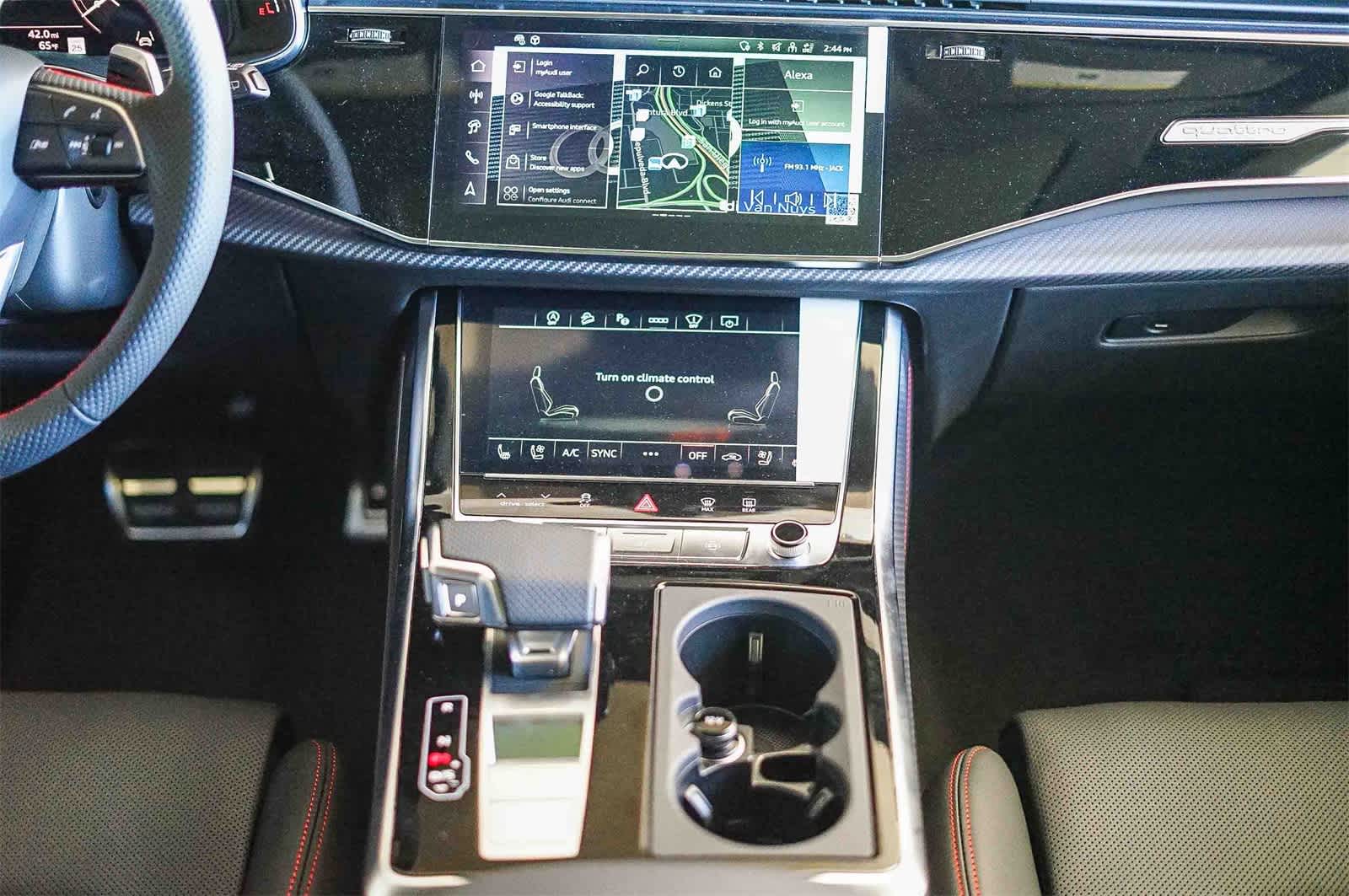 Thumbnail: 2025 Audi RS Q8 - 13