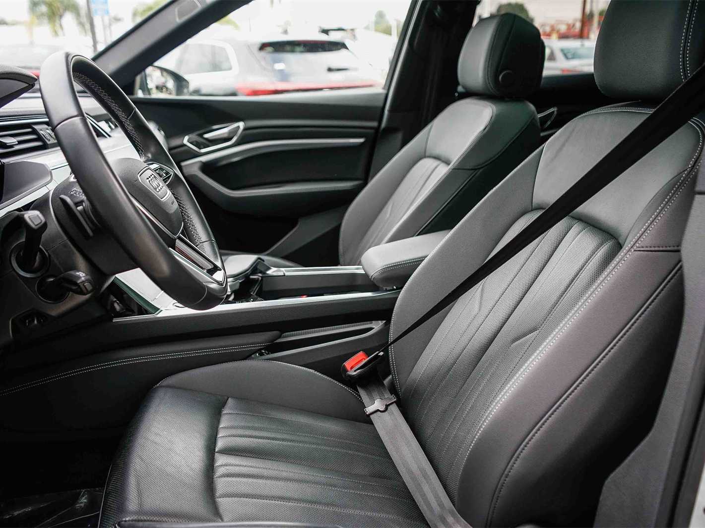 Thumbnail: 2024 Audi Q8 e-tron - 17