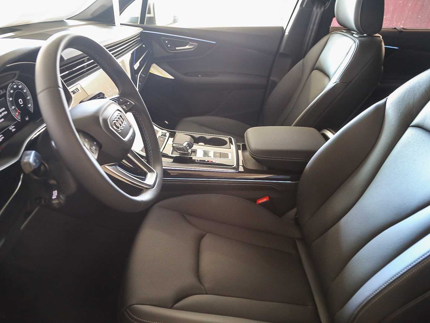 Thumbnail: 2026 Audi Q7 - 17