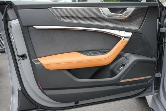 Thumbnail: 2025 Audi RS 7 - 32