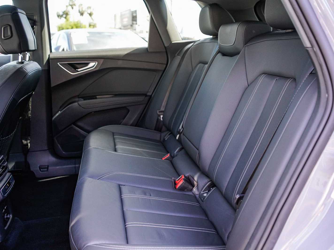 Thumbnail: 2023 Audi Q4 e-tron - 18