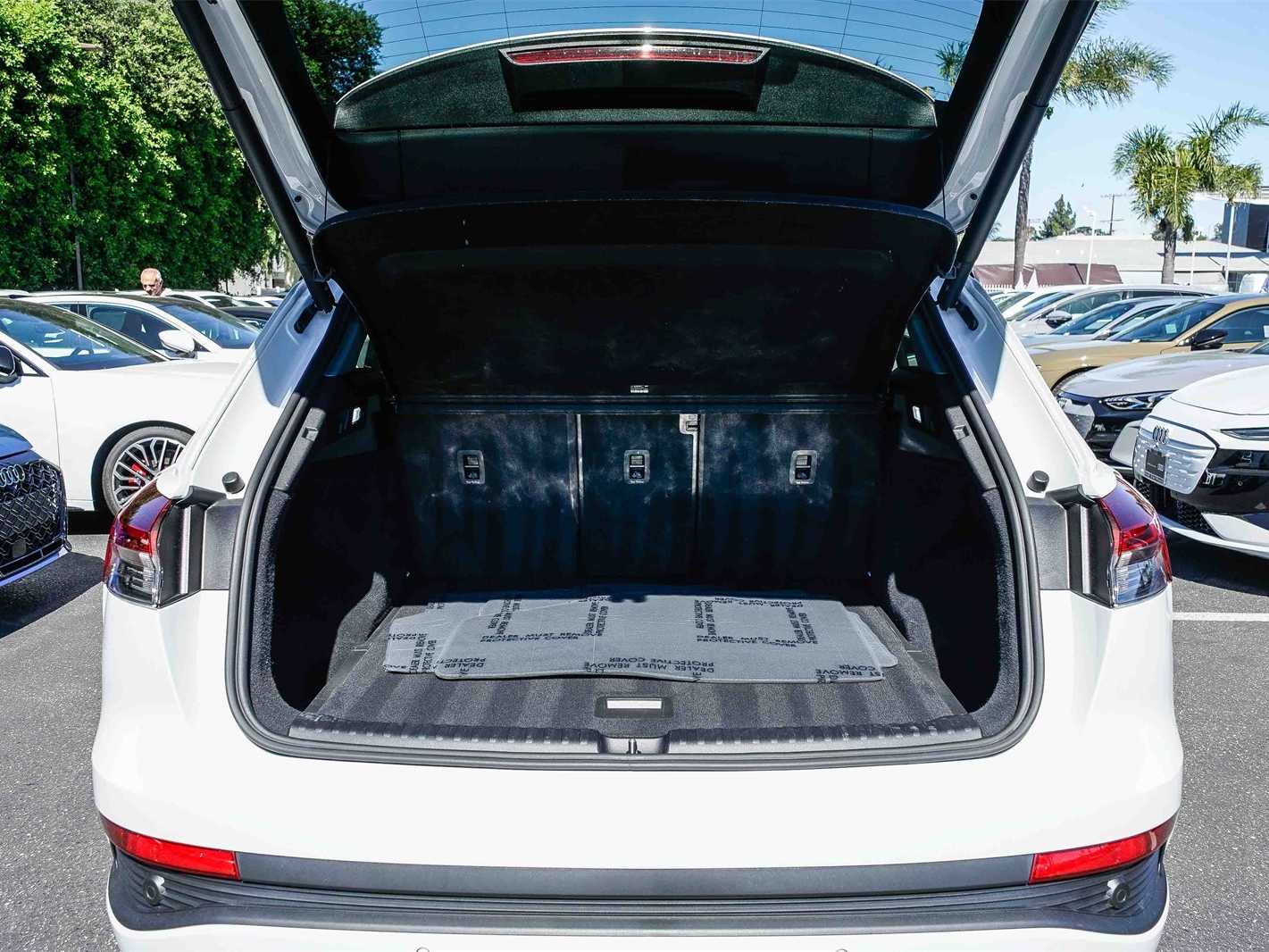 Thumbnail: 2024 Audi Q4 e-tron - 26