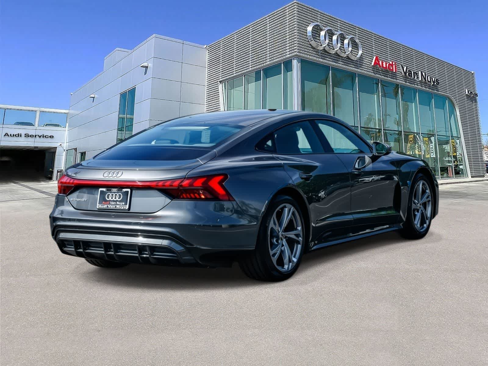 Thumbnail: 2022 Audi e-tron GT - 4