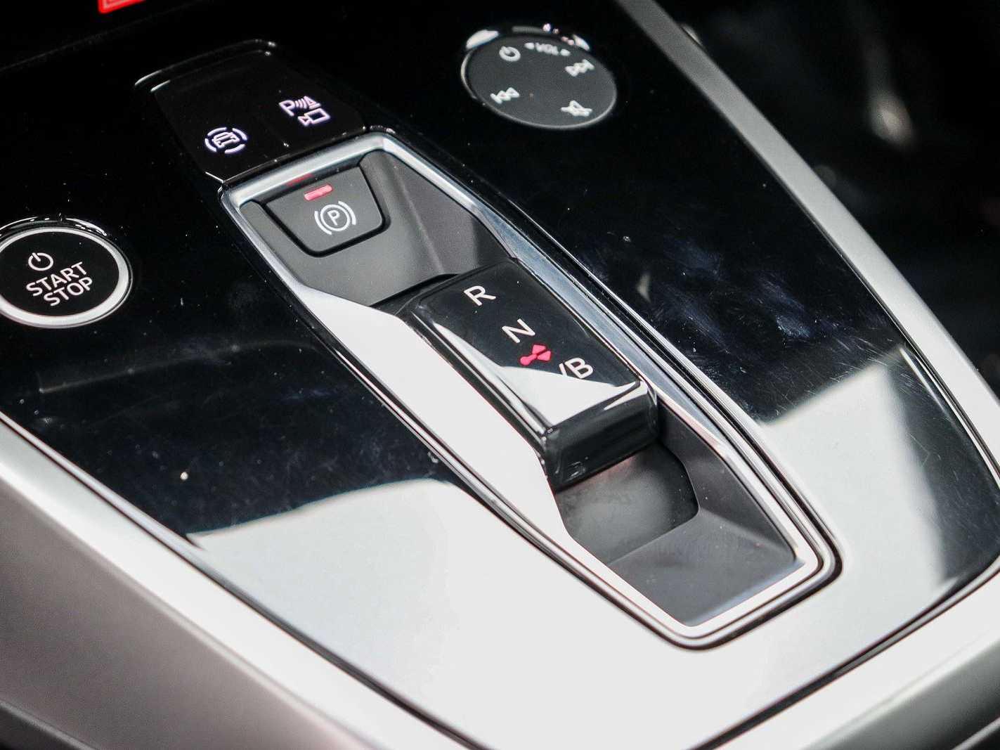 Thumbnail: 2023 Audi Q4 e-tron - 18