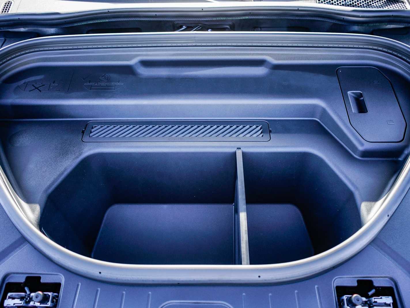 Thumbnail: 2025 Audi Q6 e-tron - 27