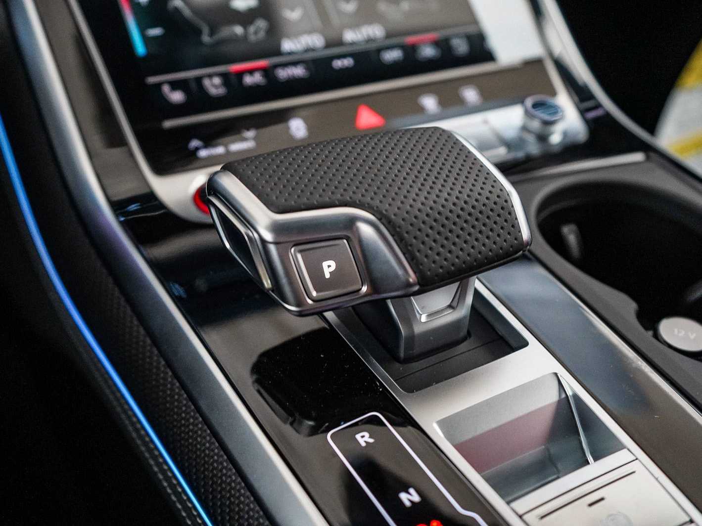 Thumbnail: 2026 Audi SQ8 - 24