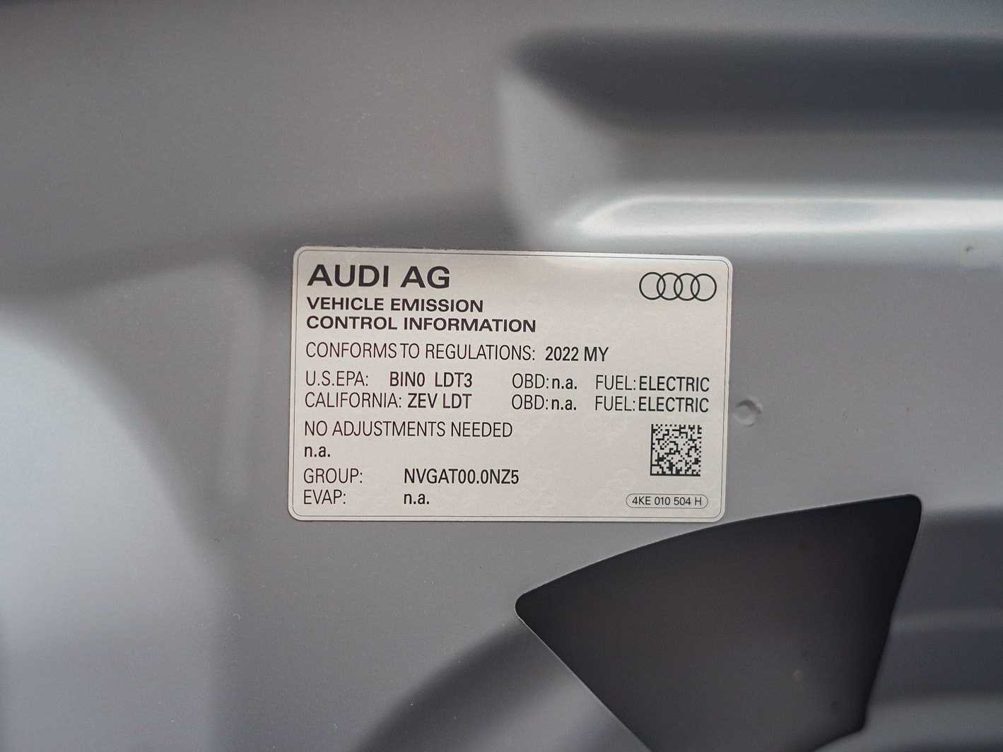 Thumbnail: 2022 Audi Q4 e-tron - 30