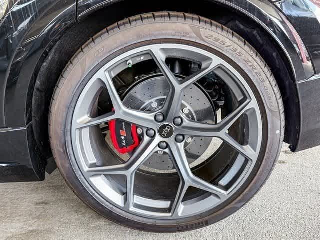 Thumbnail: 2025 Audi RS Q8 - 8