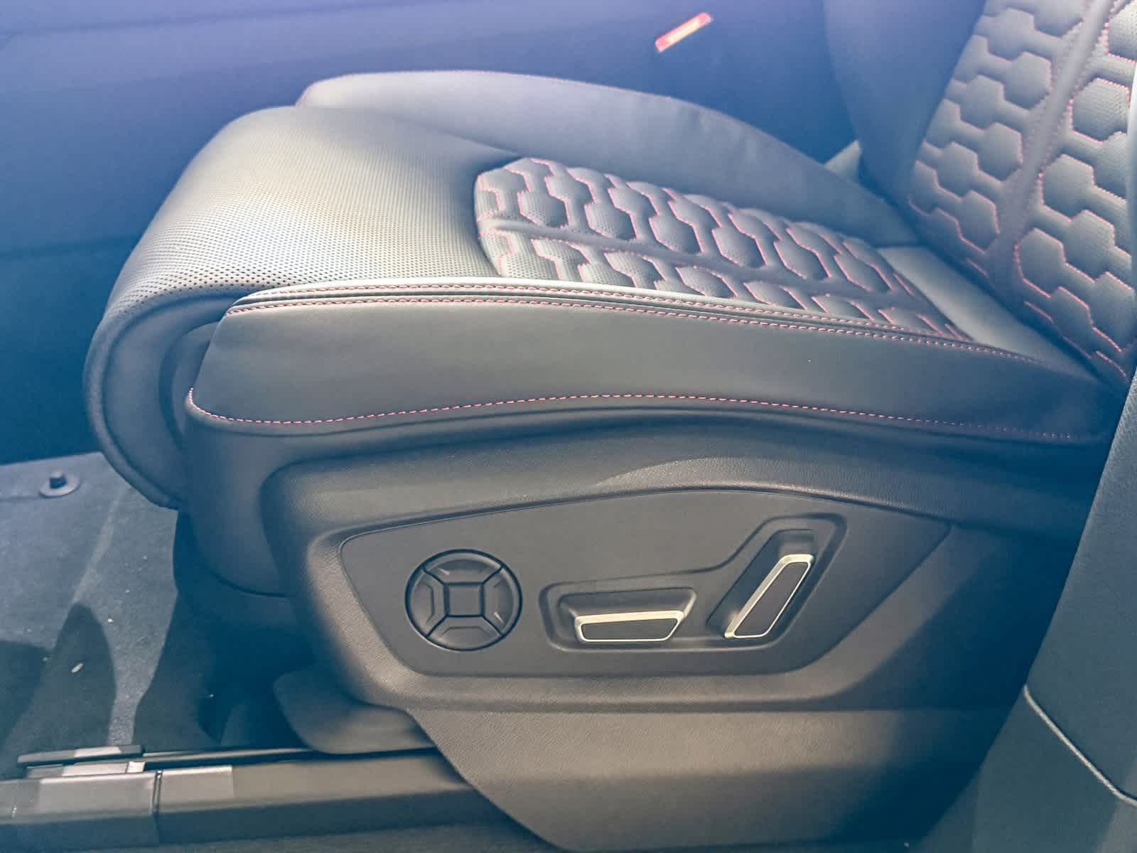 Thumbnail: 2026 Audi RS Q8 - 21