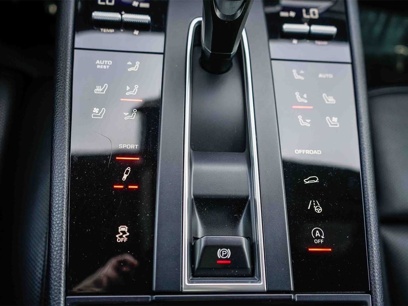 Thumbnail: 2023 Porsche Macan - 24