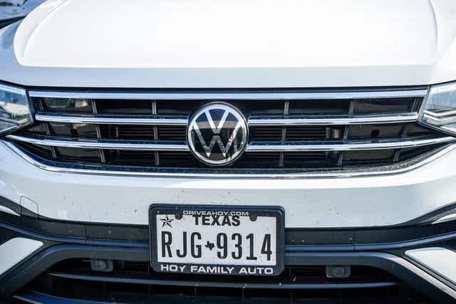 Thumbnail: 2022 Volkswagen Tiguan - 8