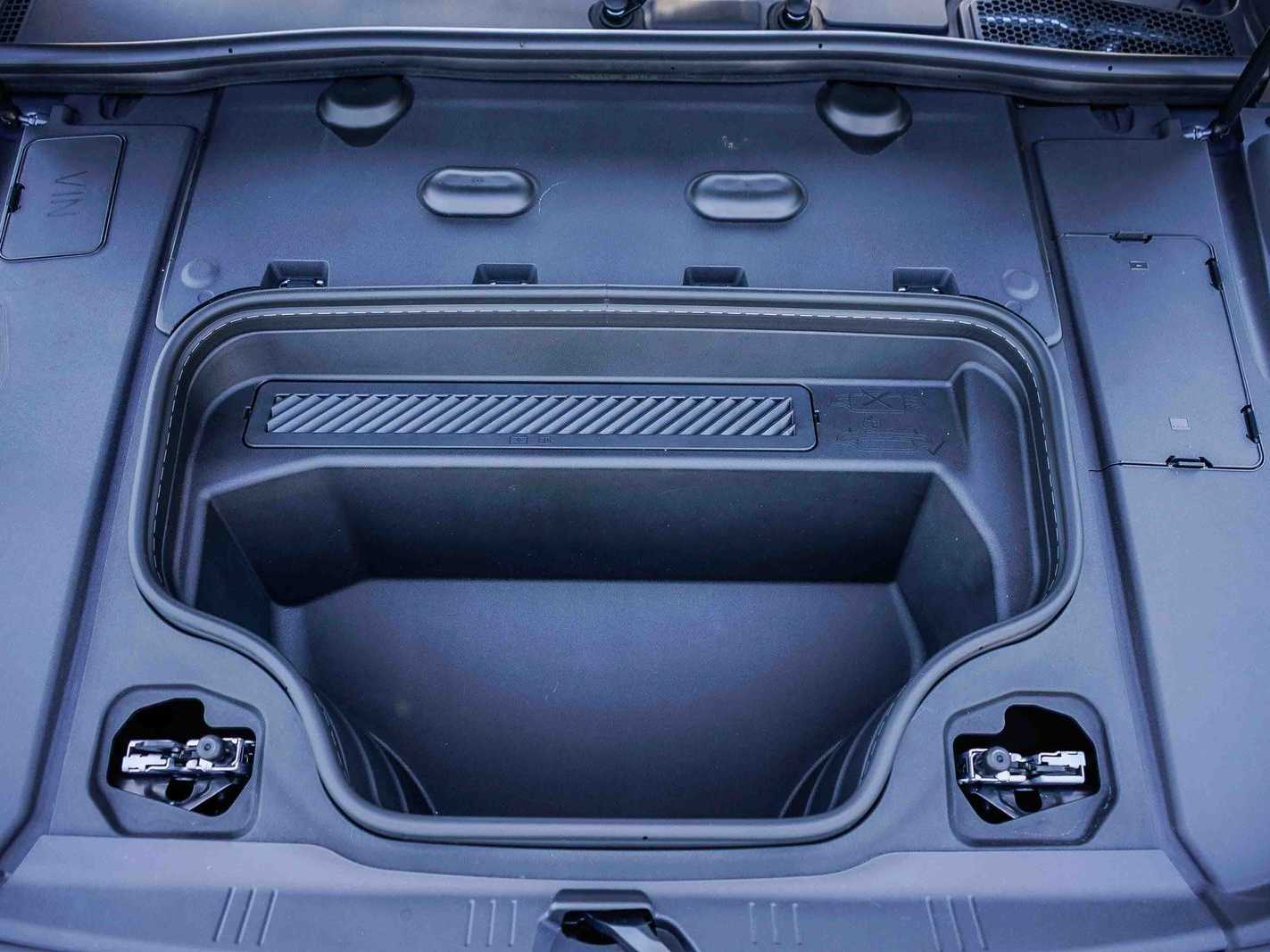 Thumbnail: 2025 Audi e-tron - 27