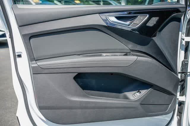 Thumbnail: 2026 Audi Q4 e-tron - 19