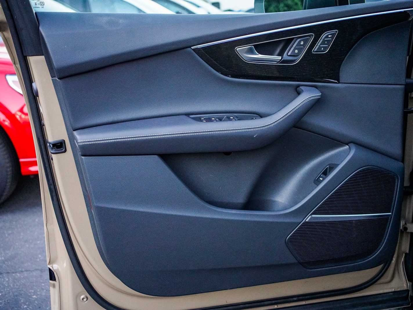 Thumbnail: 2025 Audi Q7 - 18